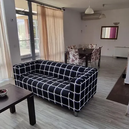 Sunny House Апартамент