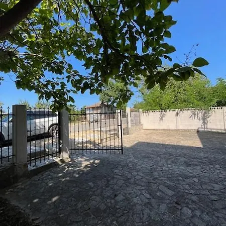 Sunny House 公寓 Pismenovo