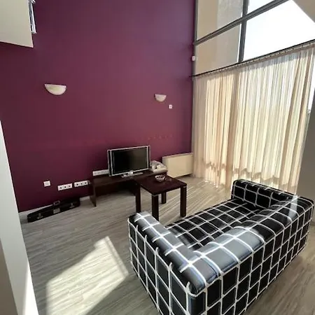 Sunny House Апартамент