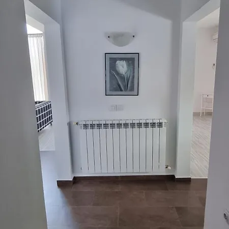 Sunny House Апартамент *