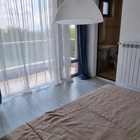 Sunny House Апартамент