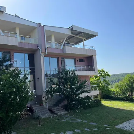 Sunny House Апартамент *