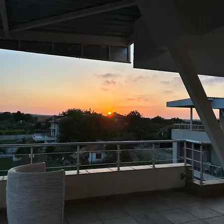公寓 Sunny House Pismenovo