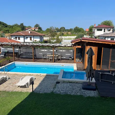 公寓 Sunny House Pismenovo